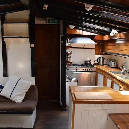 Hotel na wodzie Boat-apartment Fokkelina *